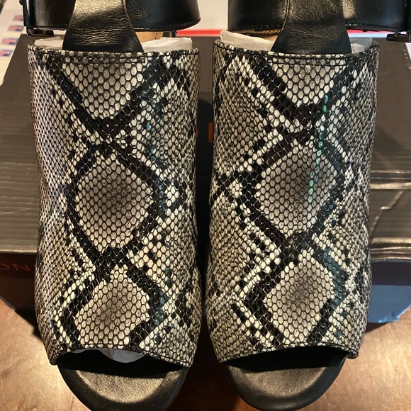 Vionic Kaia snake shoes asst New - Picture 2 of 4